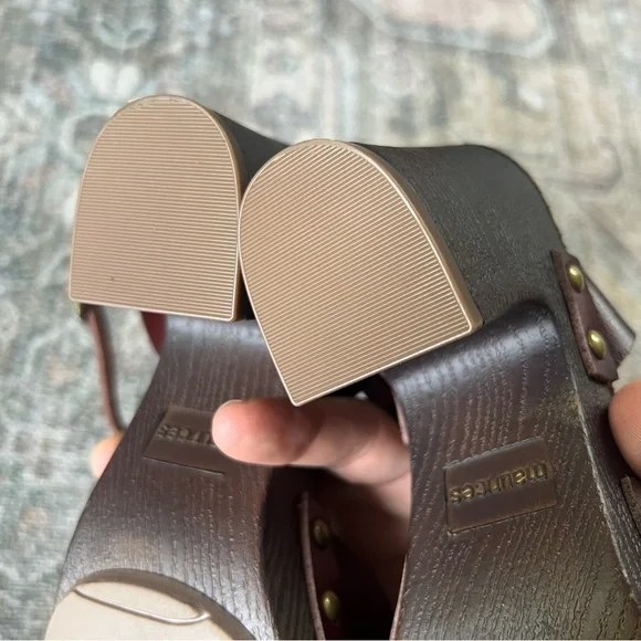 NEW Maurices Block Heel Sandals Ankle Strap Studded Size 7 Deep Red Comfort - Picture 11 of 14